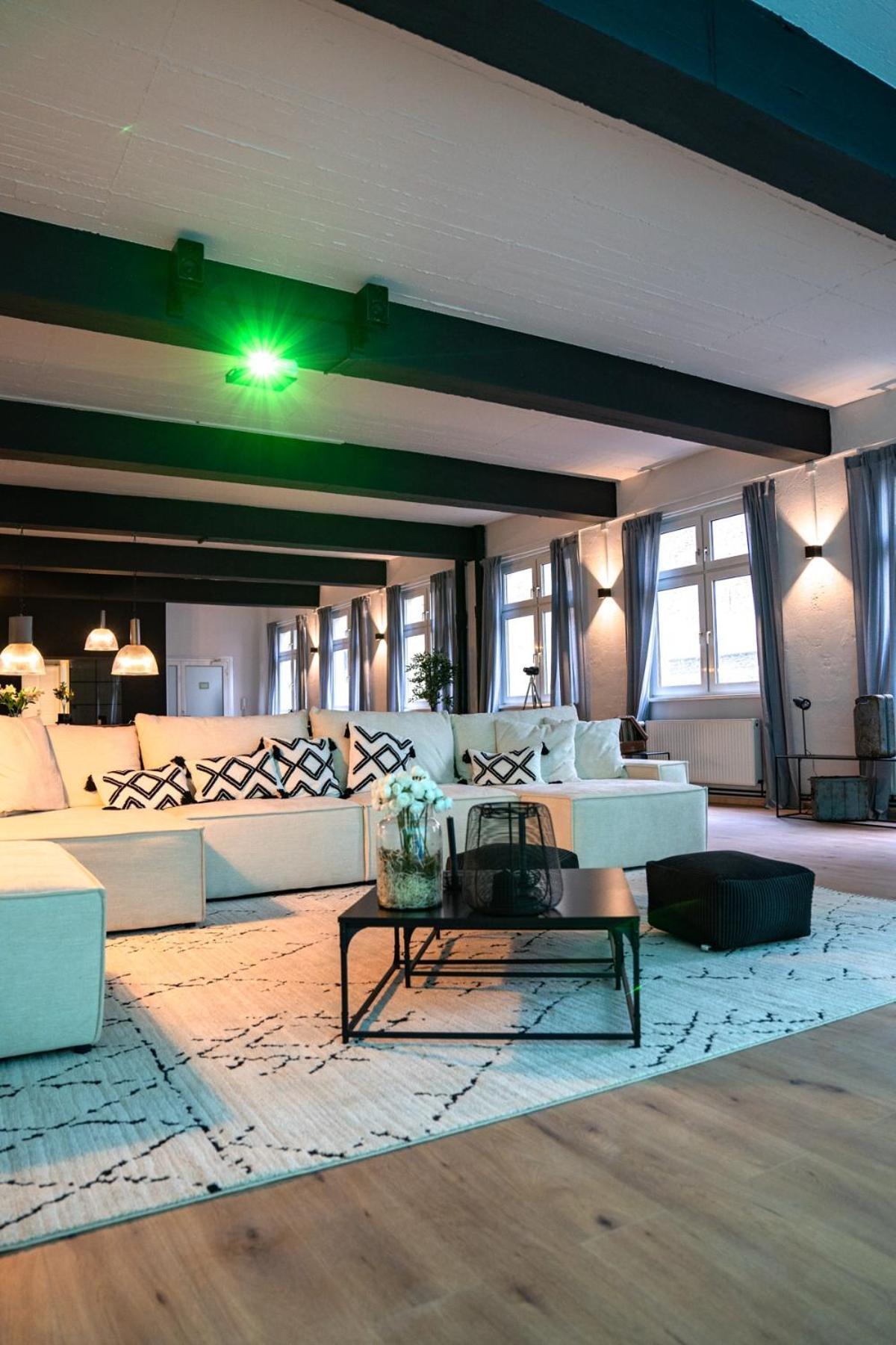 Design Loft - Heimkino - Zentral - Parkplatz - Tischkicker - Kueche Apartment